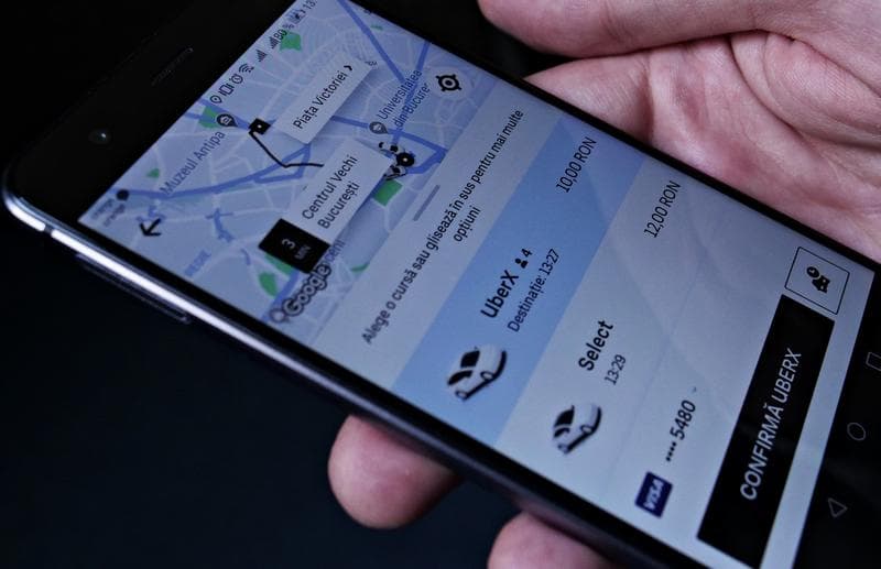 Verifici câți bani îți trag din cont Uber/Bolt? Milioane de curse au avut, la final, un preț mai mare decât cel afișat la comandă, fără acordul clientului