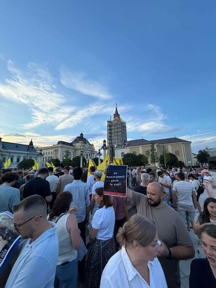 Protest „spontan” în Oradea pentru susținerea lui Viorel Pașca, anunțat de organizatorul mitingurilor pro-Bolojan
