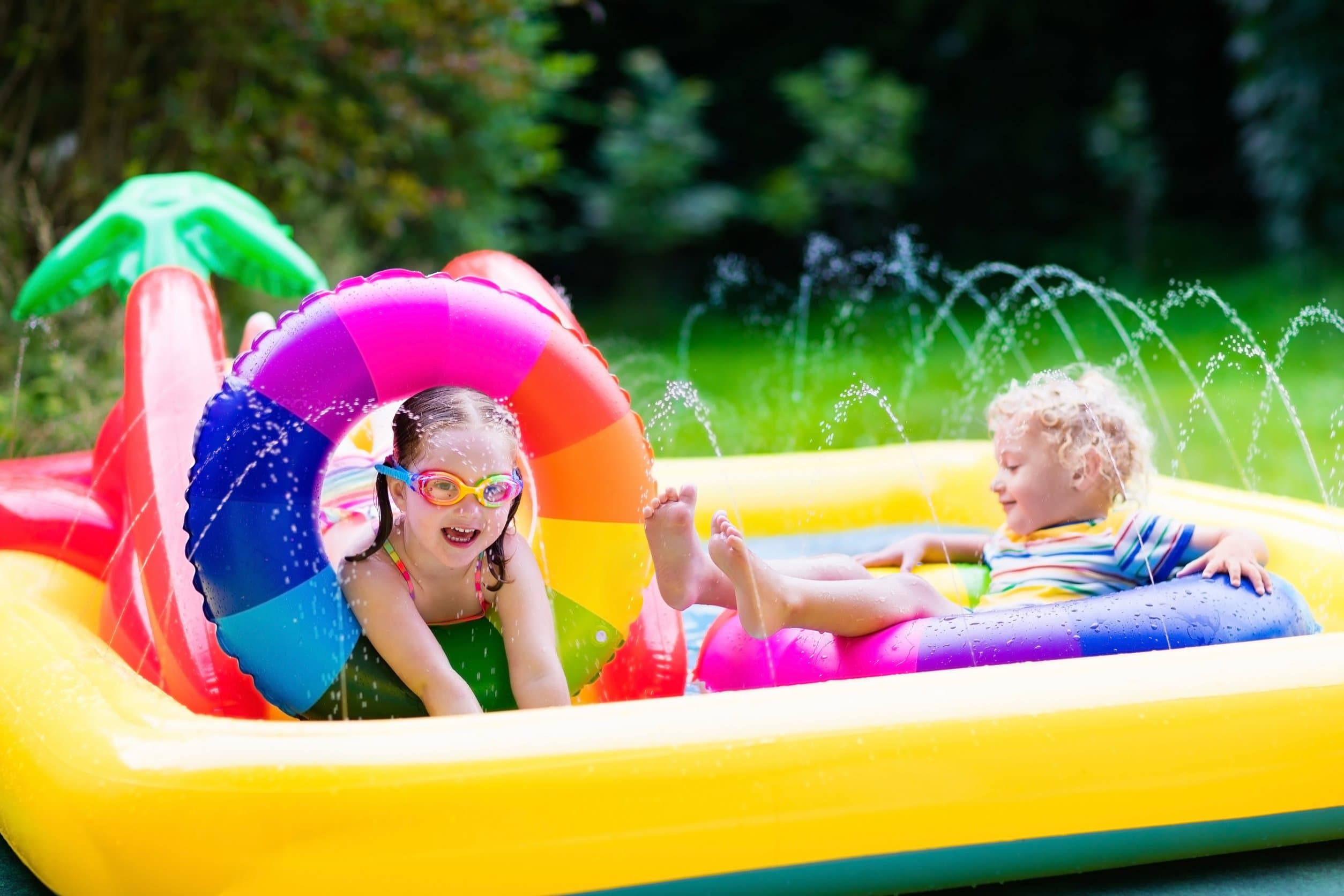 Piscinele pentru copii și accesoriile gonflabile: compatibilitate și siguranță