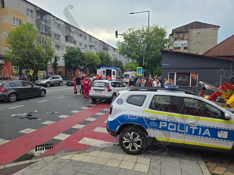 ULTIMA ORĂ: Femeie lovită la colțul străzii, pe strada Năsăudului din Bistrița