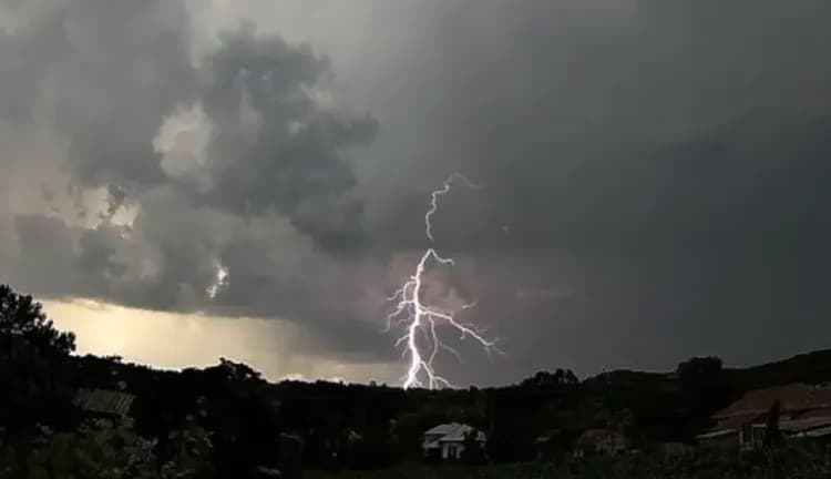 Alertă meteo: Cod roșu în Cluj, avertizări în mai multe județe