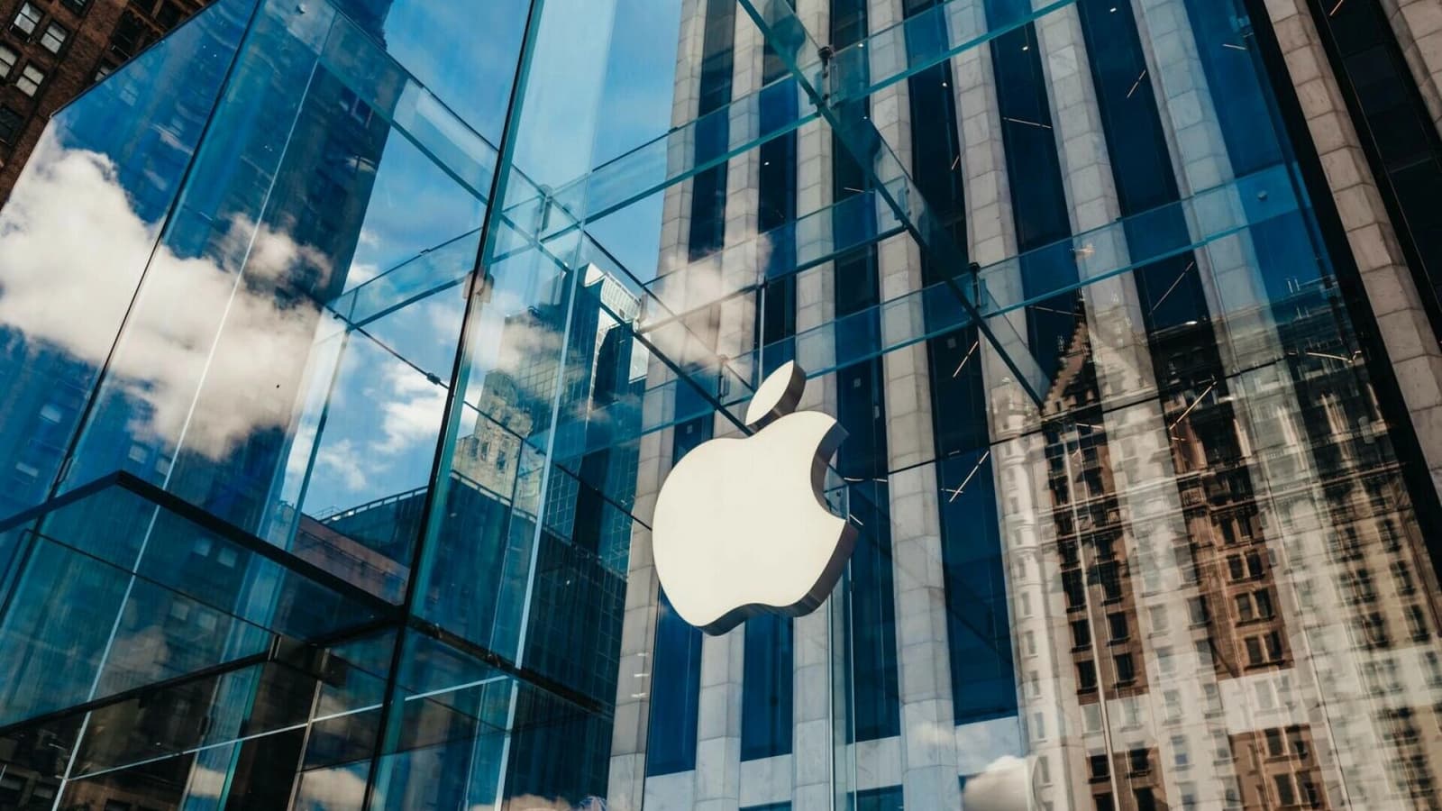 Apple amână lansarea primilor ochelari inteligenți