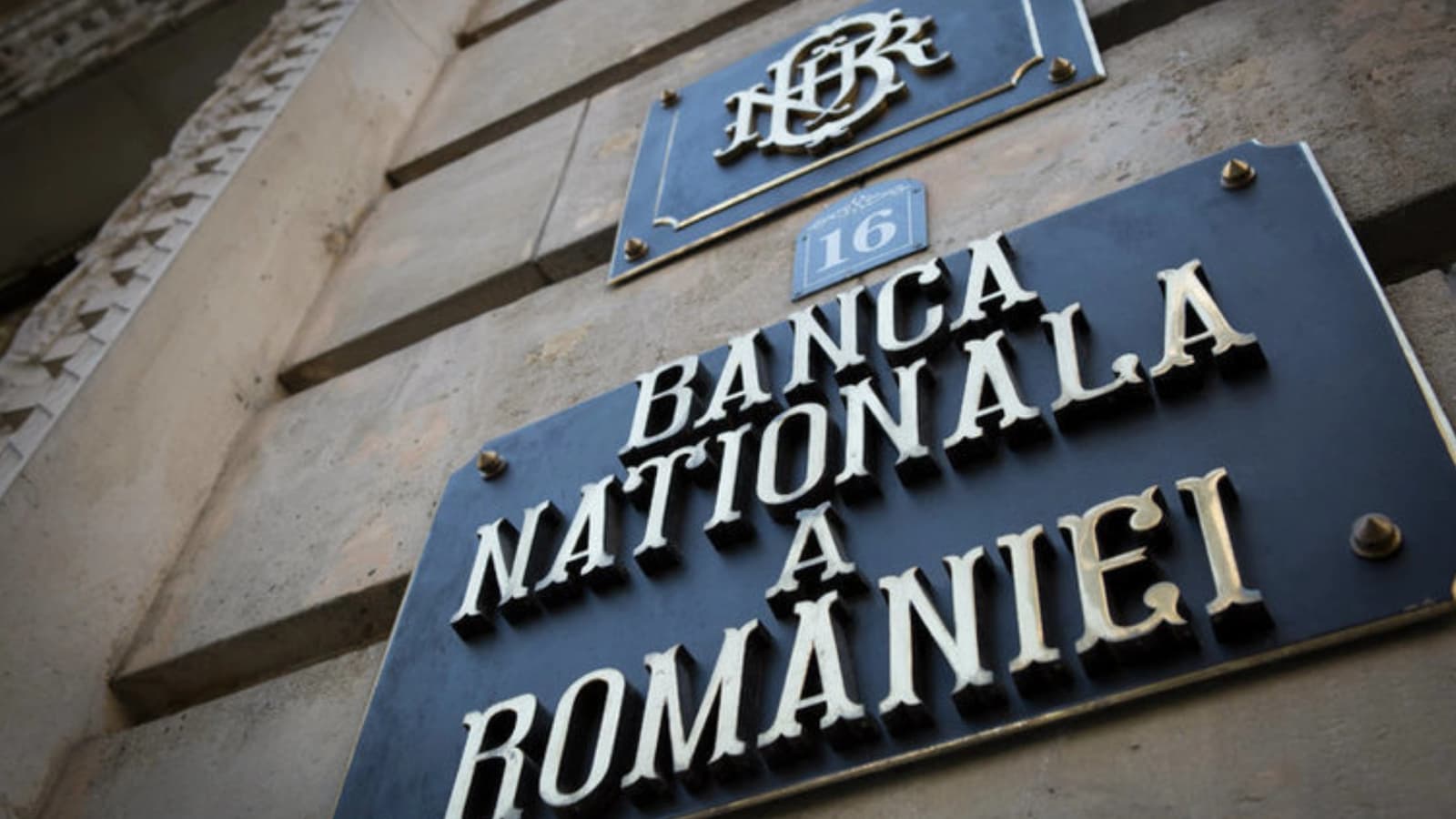 BNR avertizează asupra atacurilor cibernetice: Banii cash rămân plasa de siguranță.