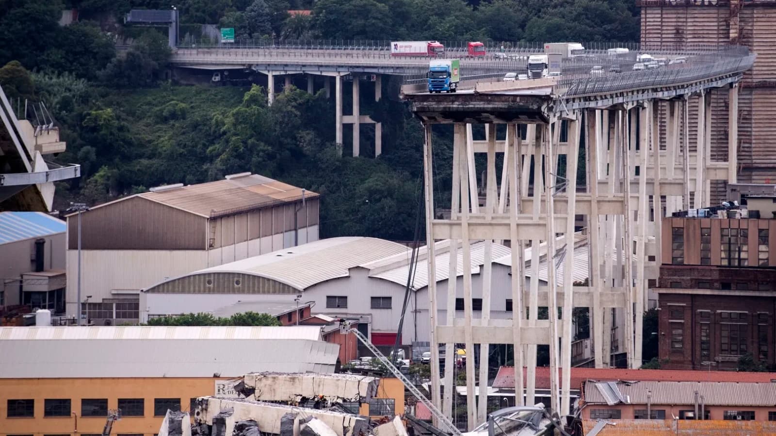 VIDEO A venit verdictul, după tragedia provocată de prăbușirea podului de la Genova: Inclusiv 2 români s-au numărat printre victime