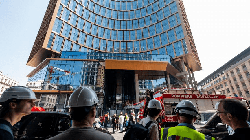 Doi muncitori români sunt printre victimele incendiului de pe șantierul clădirii OXY din Bruxelles.