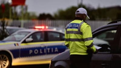 Guvernul a stabilit cum se suspendă permisul auto în cazul șoferilor care nu își plătesc amenzile rutiere Acest text a fost copiat de pe Ziare.com Guvernul a stabilit cum se suspendă permisul auto în cazul șoferilor care nu își plătesc amenzile rutiere.
