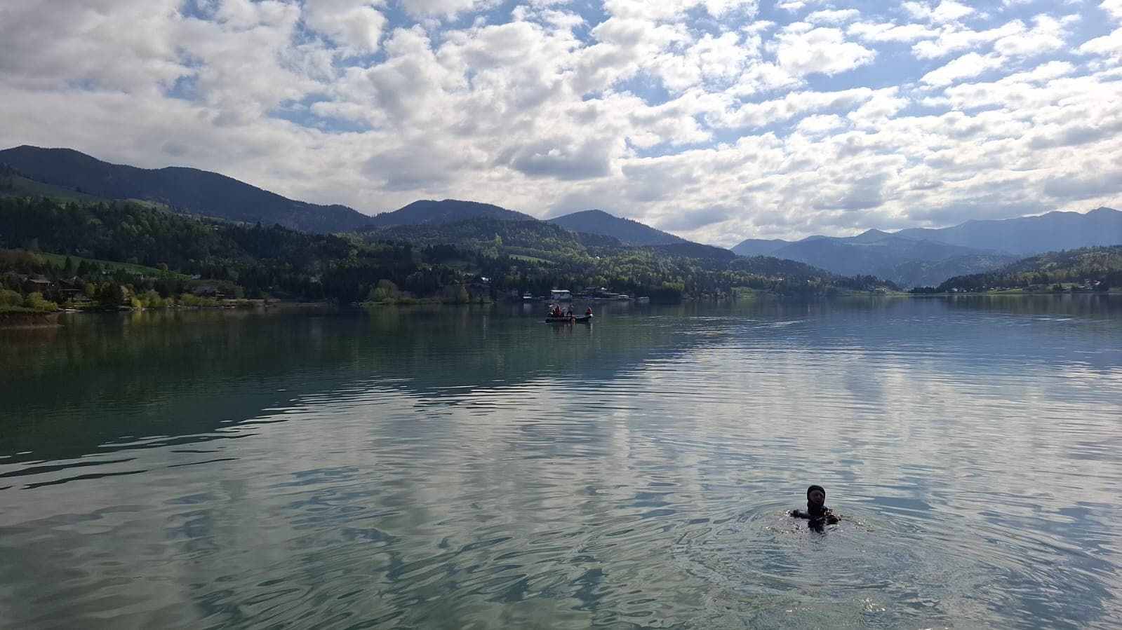 Un minor s-a accidentat pe lacul Colibița