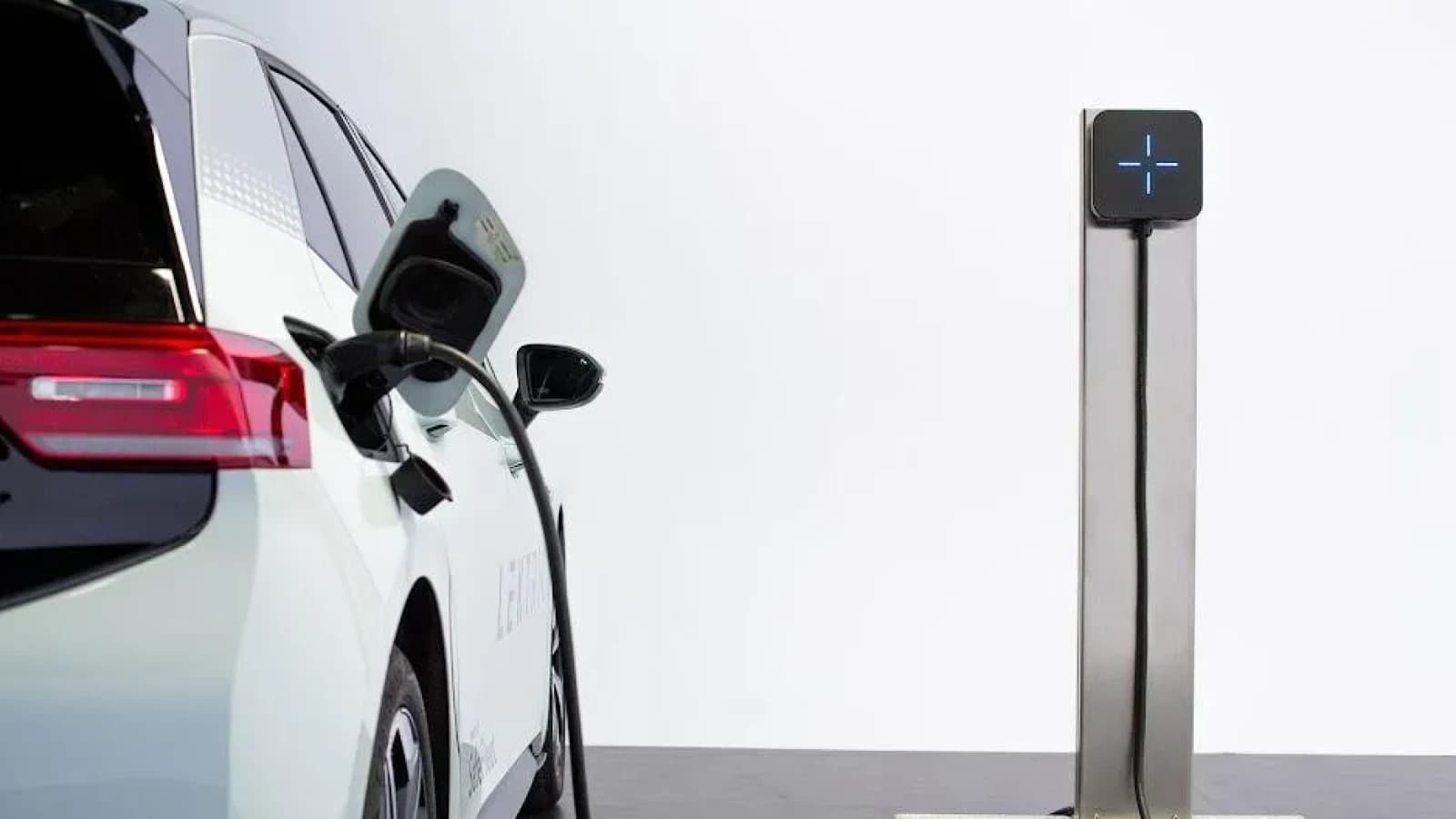 Se conturează o nouă cursă a energiei: Bateriile cu sodiu ar putea rescrie piața mașinilor electrice