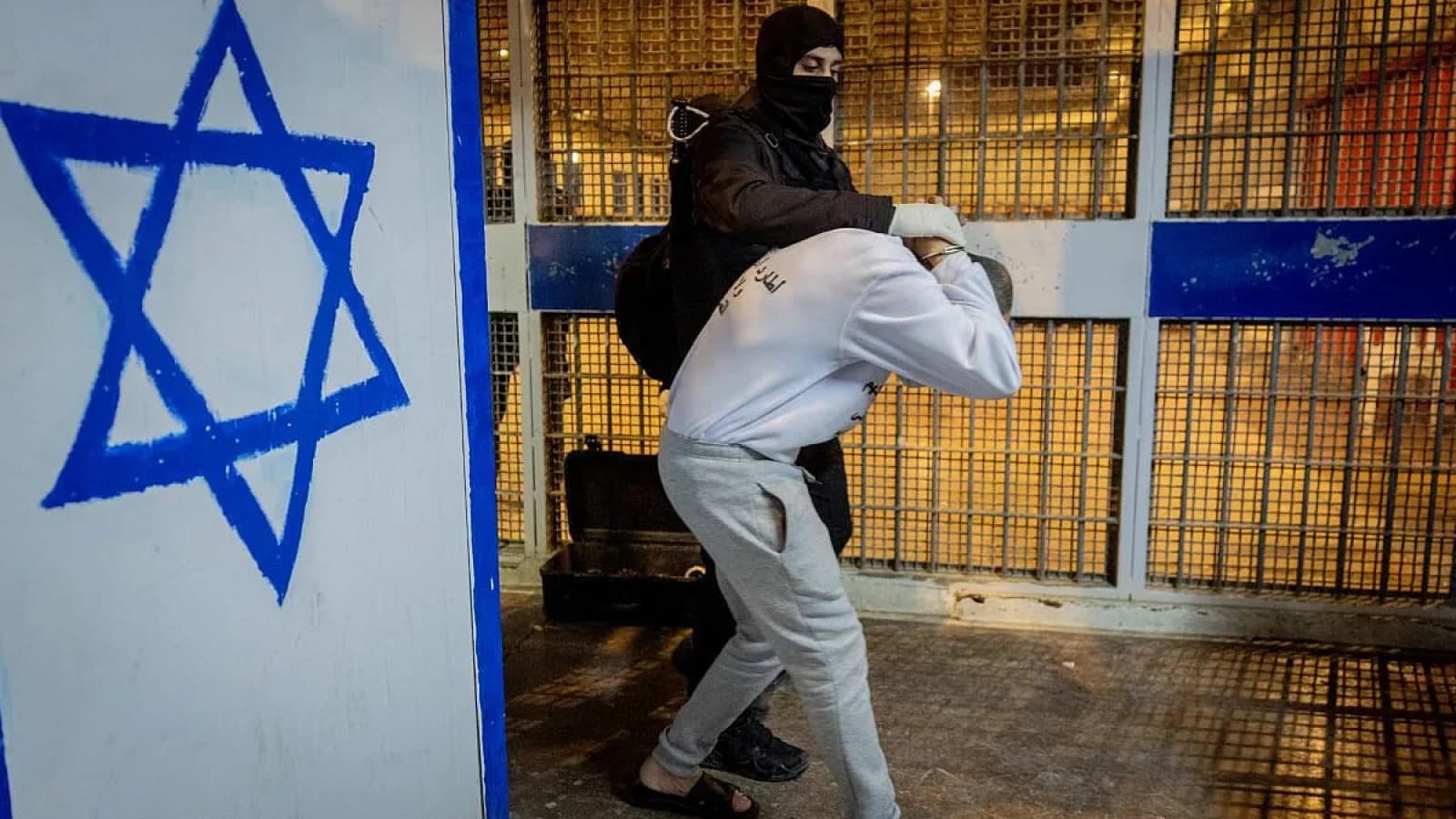 Israelul pregătește 'Alcatrazul aligatorilor': o temută închisoare în care se află deținuți Hamas ar putea fi înconjurată de crocodili