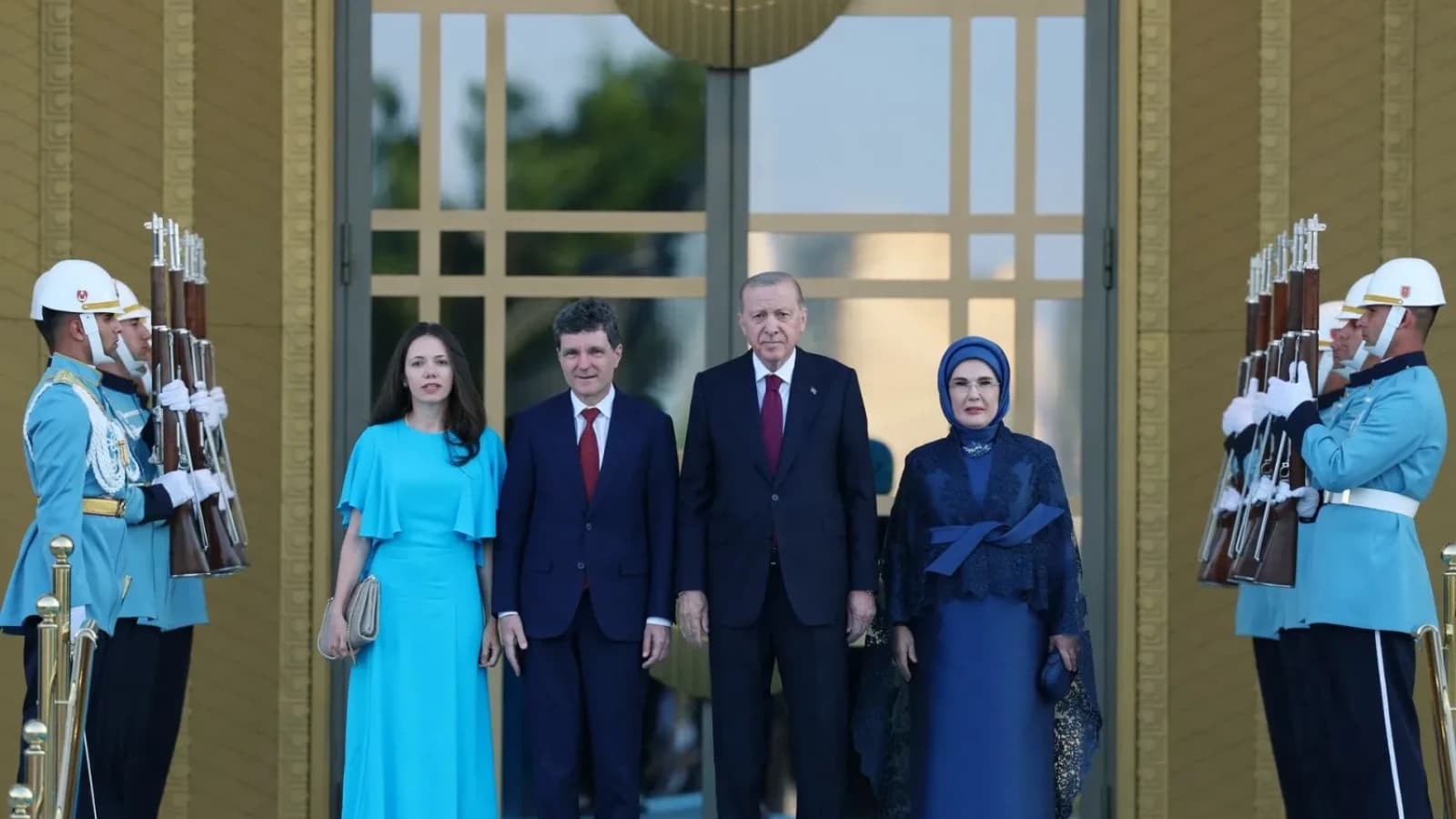 Precizări de la Cotroceni: revolverul primit de Nicușor Dan de la Erdogan la Summitul NATO va fi păstrat la SPP